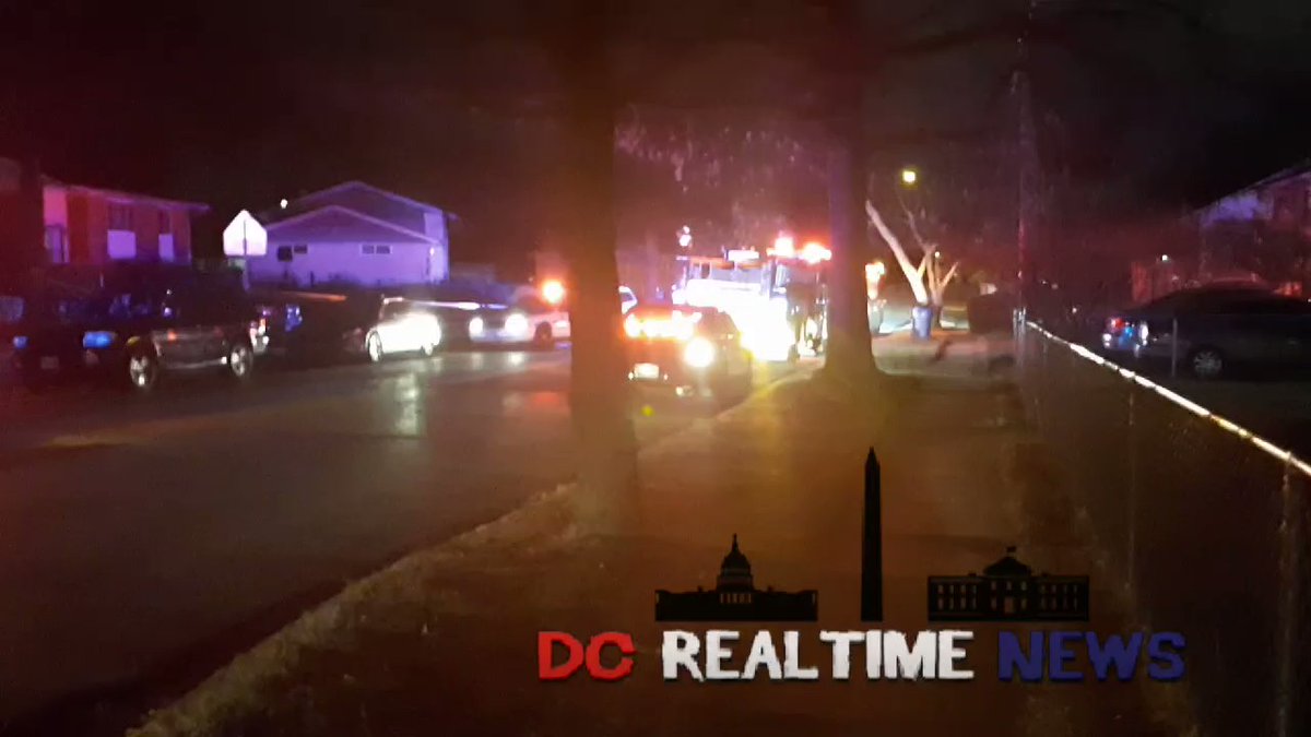 @PGPDNews say this was triple shooting: 1 man dead, 1 woman injured on scene & 1 man who showed up at hospital.  6:25 pm officers responded to 7500 blk Kipling Pkwy in District Heights. Police don't believe shooting was random.