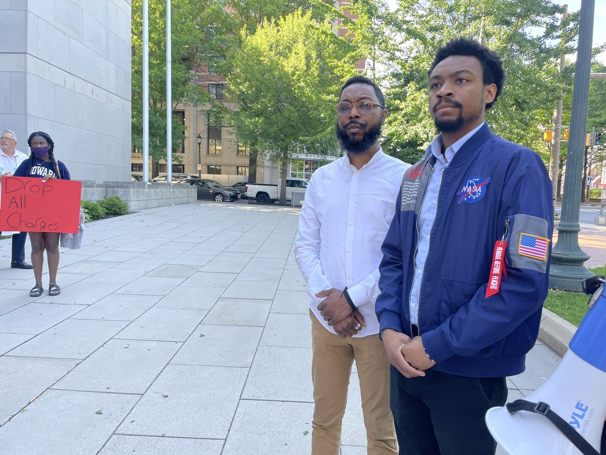 At 5 pm today:Silver Spring Justice Coalition protests the arrest of a Howard University student who was accused of fare evasion. He's facing multiple charges after the situation escalated. His dad joined the demonstration