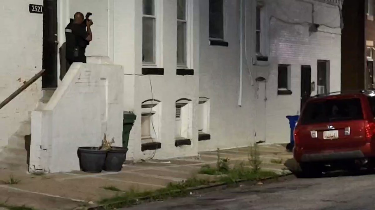 Police are responding to a shooting in West Baltimore. It looks like district detectives are investigating the shooting