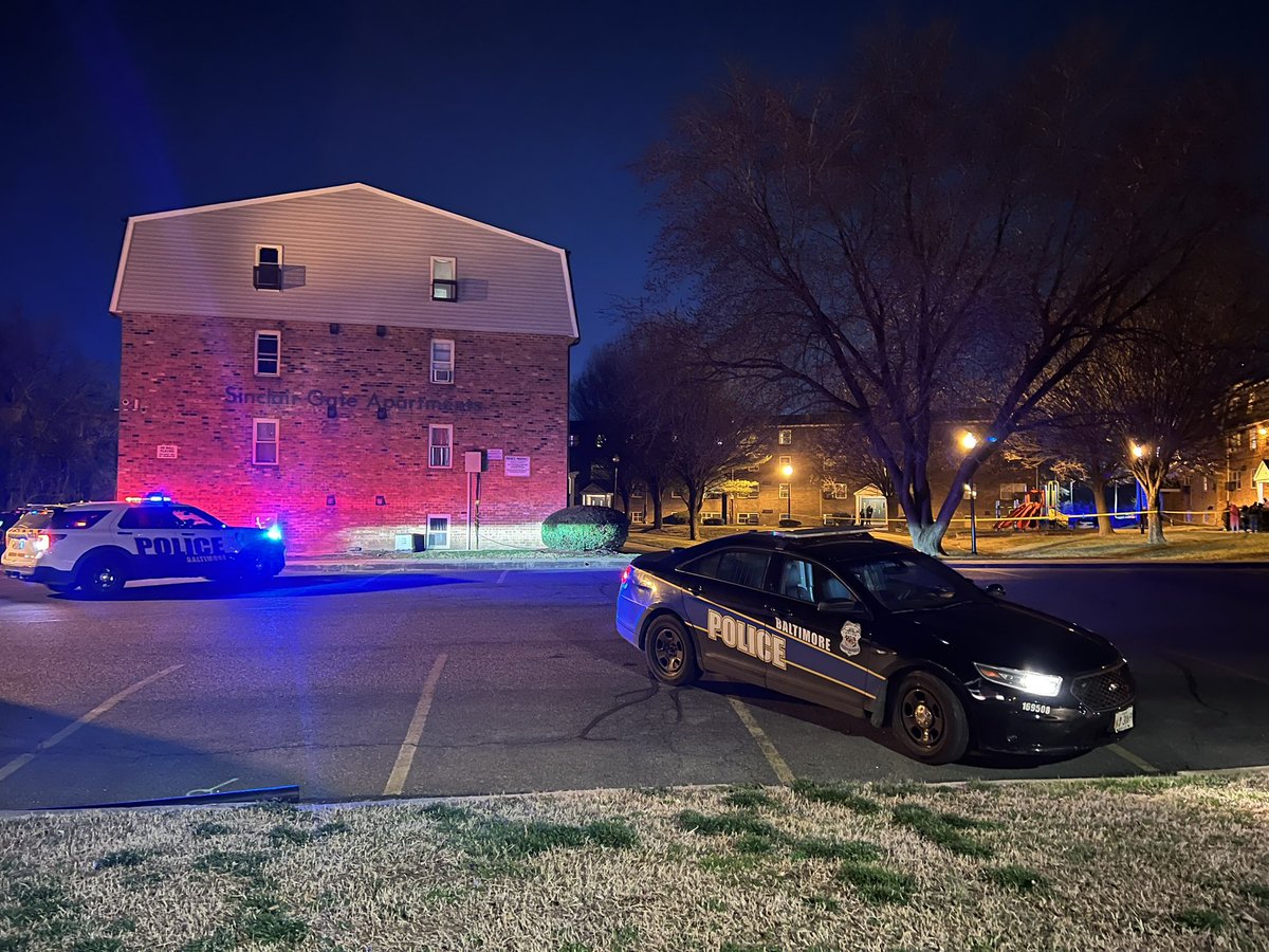 1 dead, 2 injured after a shooting at the Sinclair Gates Apts in NE Baltimore.   Police say an officer was at the apt complex on patrol at the time of the shooting but was unable to catch the suspect before he fled.
