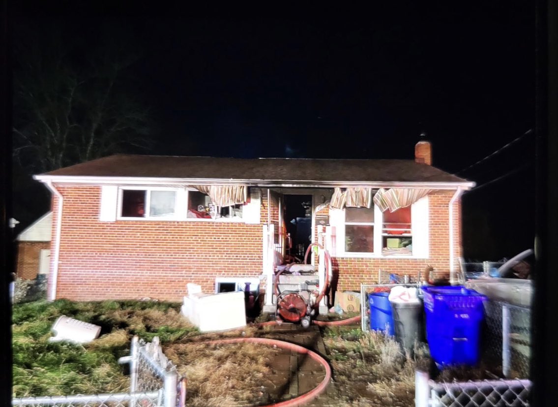 (~10p 11/23) 2800blk Kingswell Dr, off Judson Rd, Wheaton/Glenmont, single-family house, @mcfrs PE718, PE721, E705, PE724, PE716, AT718, AT724, RS703, A742, BC704, BC701 &amp; others responded, fire involved sunroom &amp;amp; 1st floor. All occupants got out prior to FD arrival