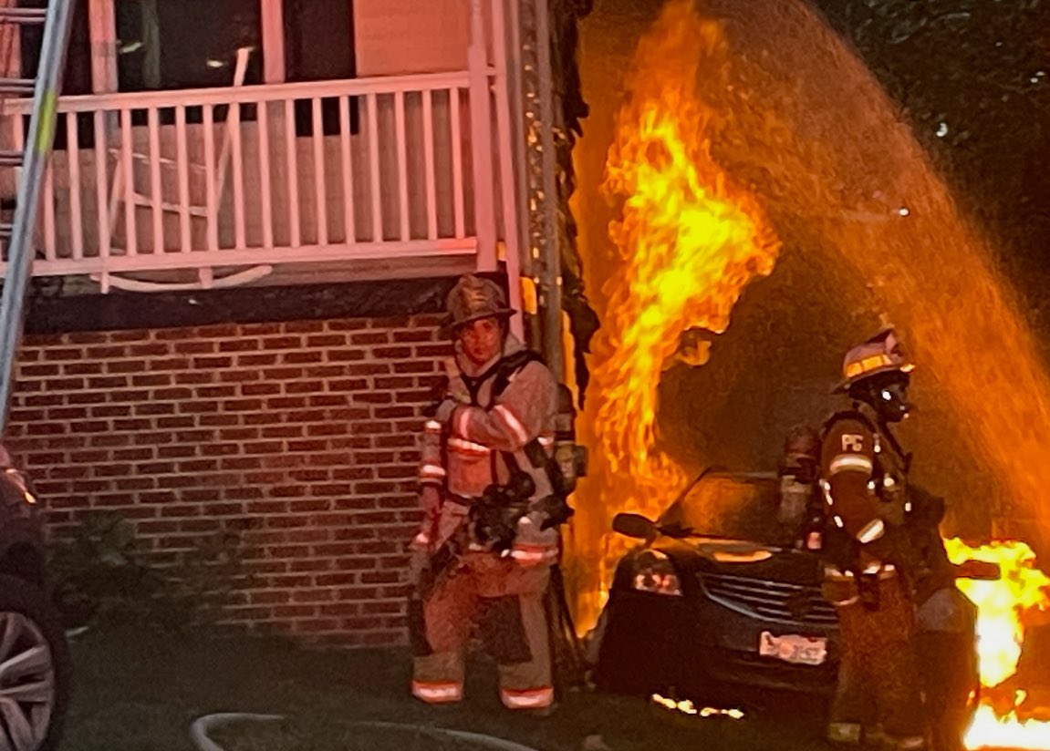 MUTUAL AID FULL PGCo - 4700 Lexington Av, BELTSVILLE * house fire @mcfrs AT724, T715, PE712, T716, PE715, C715, BC701 assisting with a single-family house, exterior natural gas fed fire with  extension to the structure