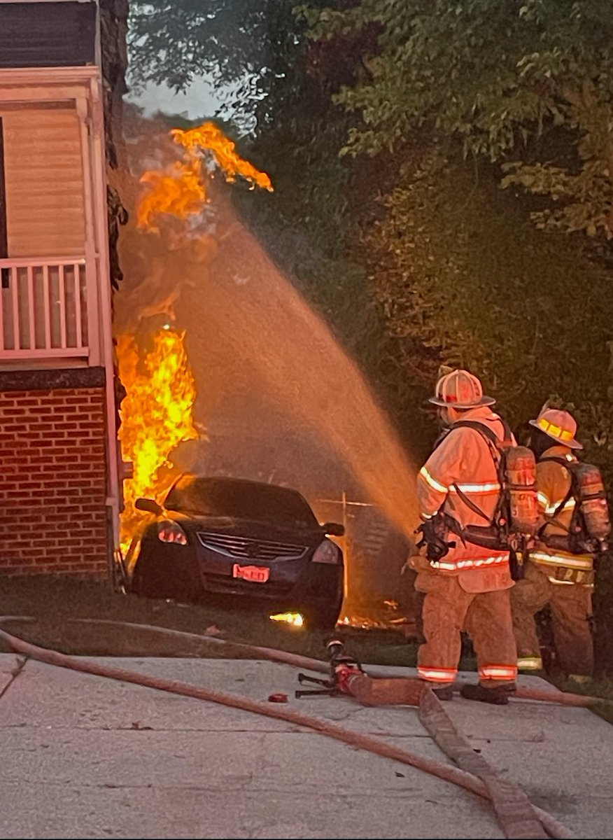 MUTUAL AID FULL PGCo - 4700 Lexington Av, BELTSVILLE * house fire @mcfrs AT724, T715, PE712, T716, PE715, C715, BC701 assisting with a single-family house, exterior natural gas fed fire with  extension to the structure