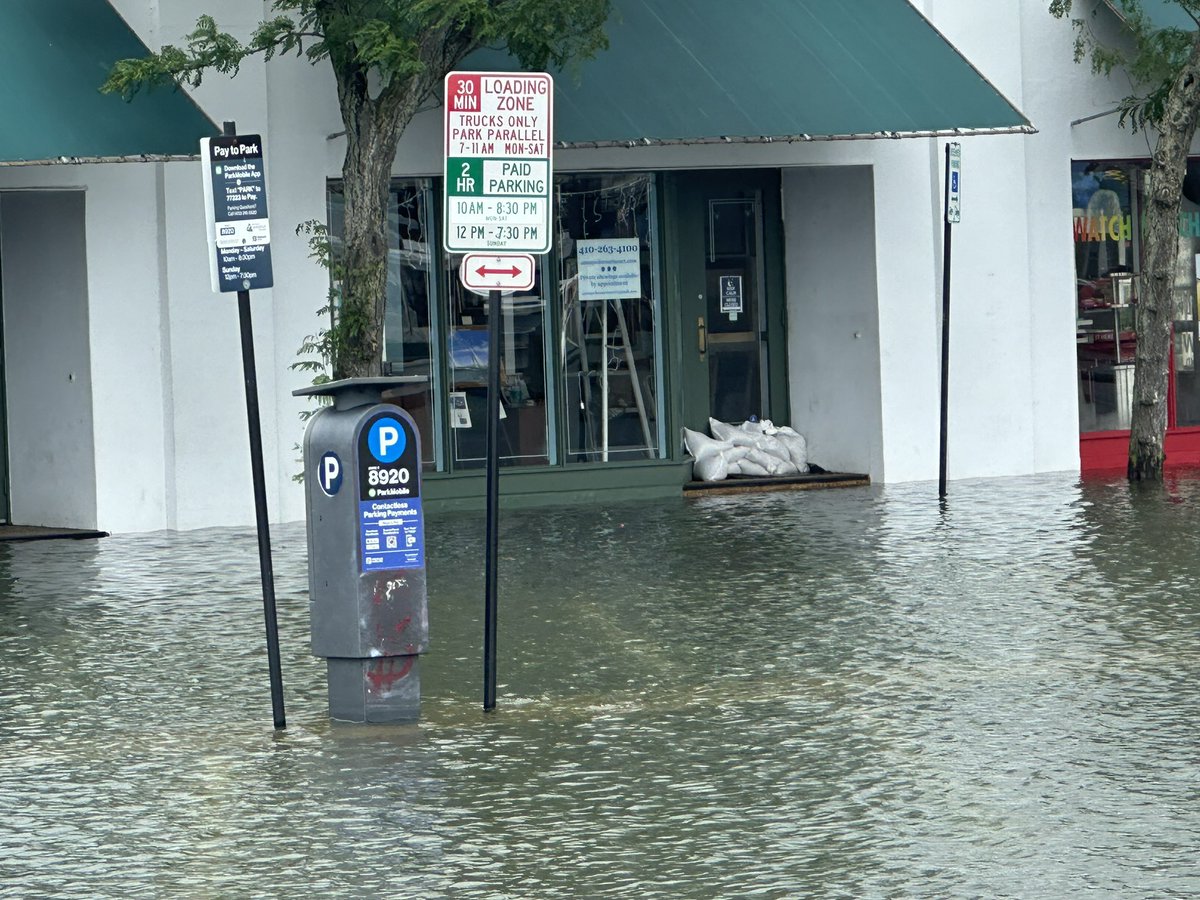 Many businesses took precautions with sandbags