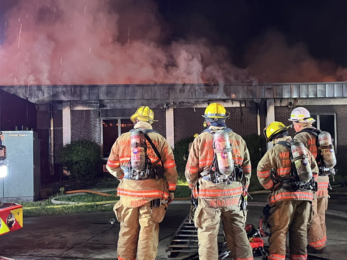 Beacon Rd, Broad Acres @MontgomeryCoMD Right now - firefighters are battling this massive fire at an elementary school in Silver Spring. 