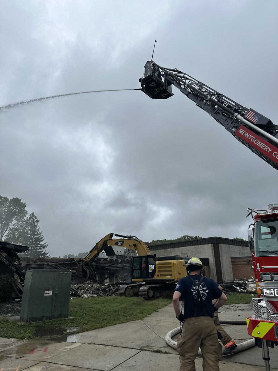 5p  former/old JoAnn Leleck ES at Broad Acres, Beacon Rd, @mcfrs on scene with  4 fire engines & 2 aerial ladder trucks, along with/ several pieces of heavy equipment, all making good progress with  fire fight & demolition, considerable amount of fire extinguishment has occurred