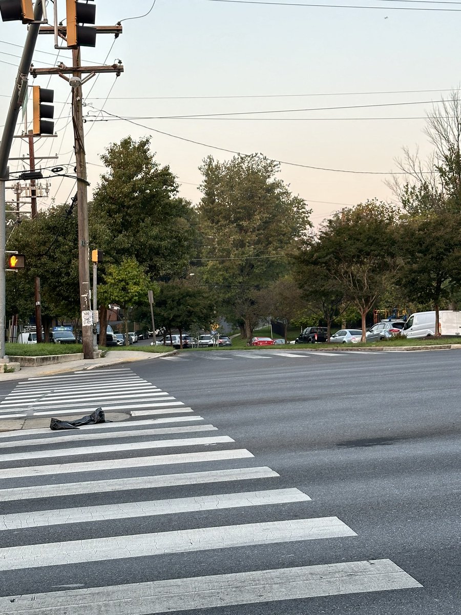 US Marshals & PGPD are on scene of the 1800 block of Drexel Street in PG County after a Kia Soul reportedly tried to pull a person over with blue lights without success. It appears police may have been alerted to this area before hand…