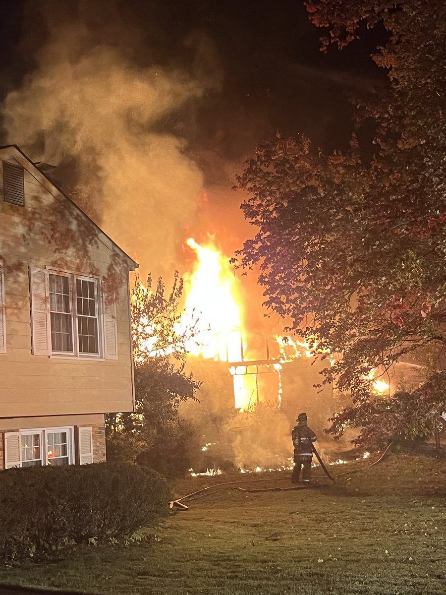 (initial dispatch ~950p)  1400blk Gerard St, off Watts Branch Pkwy, Rockville, garage/house fire, heavy fire/smoke upon arrival, everybody got out, no injury reported, fire under control within 25 minutes, ~75 FFs on scene, 1 family displaced