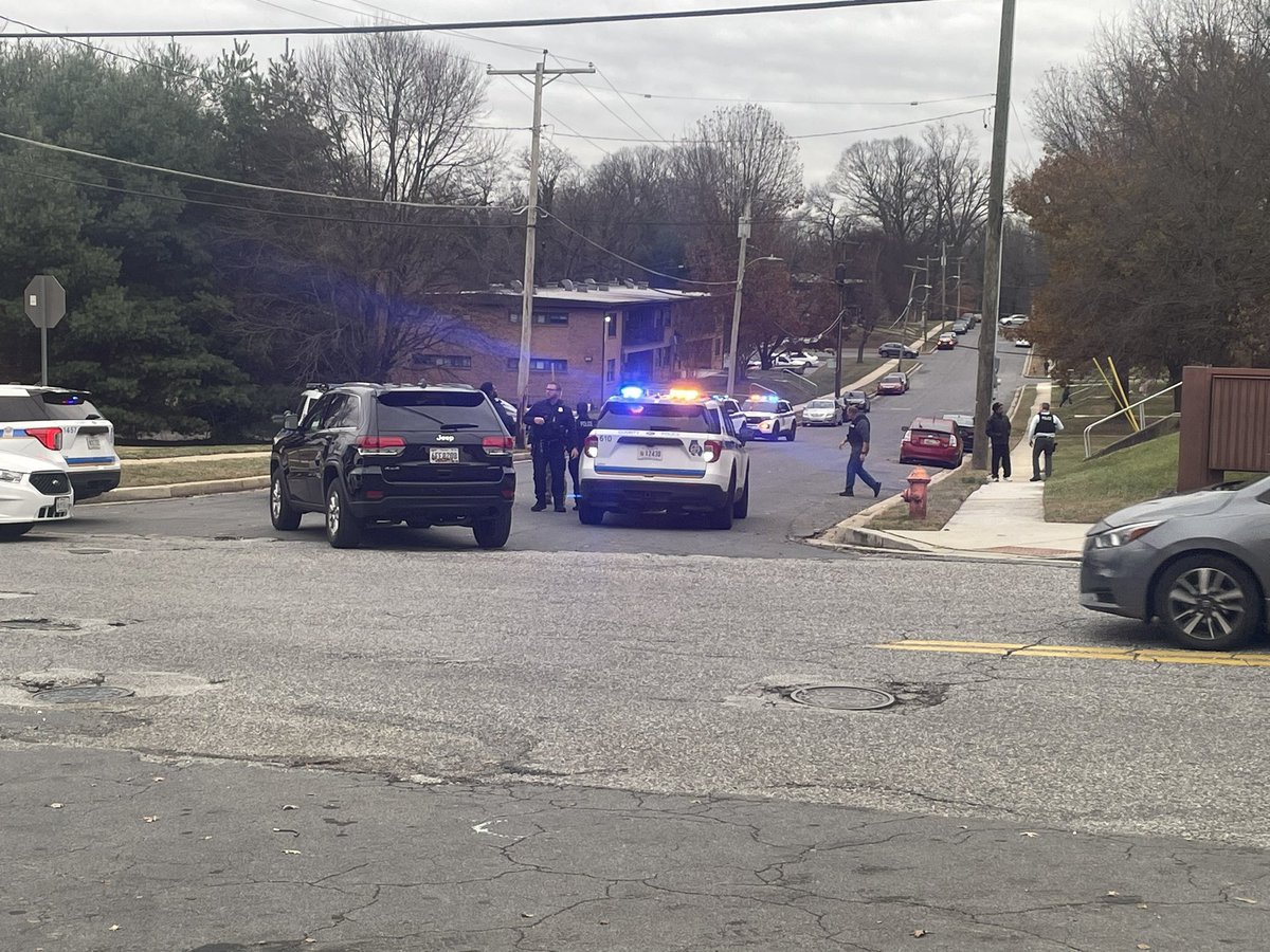 Large police presence along Collinsdale rd and Deanwood rd in Parkville. This is only about 5mins from where last night’s mass shooting occurred