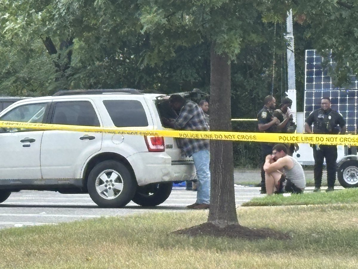 There is a very large crime scene here. There are many shell casings on Indian Head Hwy 1/2 block from DC line