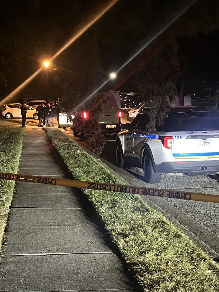 Three people were found dead inside of a Catonsville home this afternoon, per @BaltCoPolice. This is on Wiltton Farm Dr, off of Wilkens Ave. Police are calling this a fatal shooting investigation. 