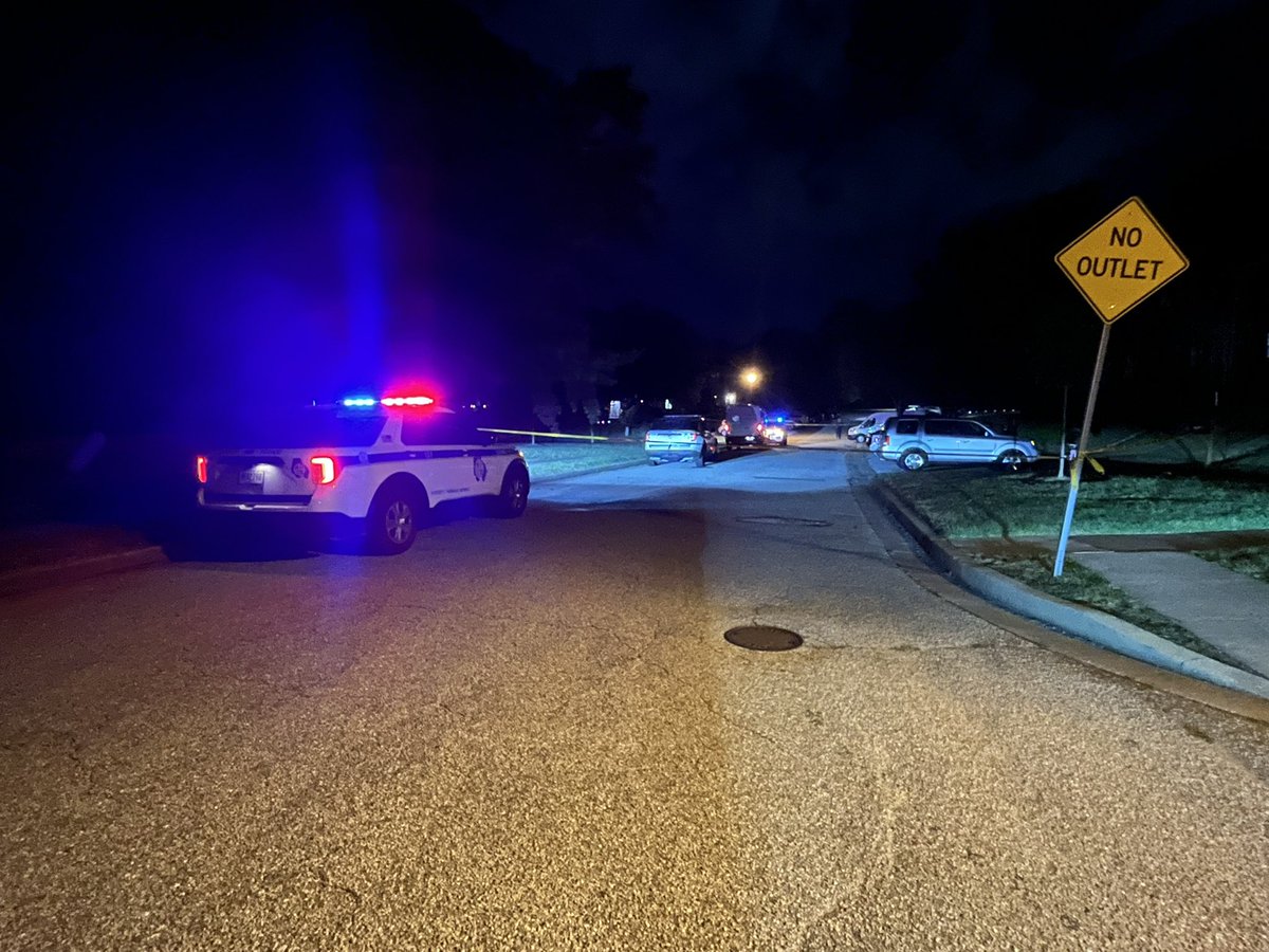 Three people were found dead inside of a Catonsville home this afternoon, per @BaltCoPolice. This is on Wiltton Farm Dr, off of Wilkens Ave. Police are calling this a fatal shooting investigation. 