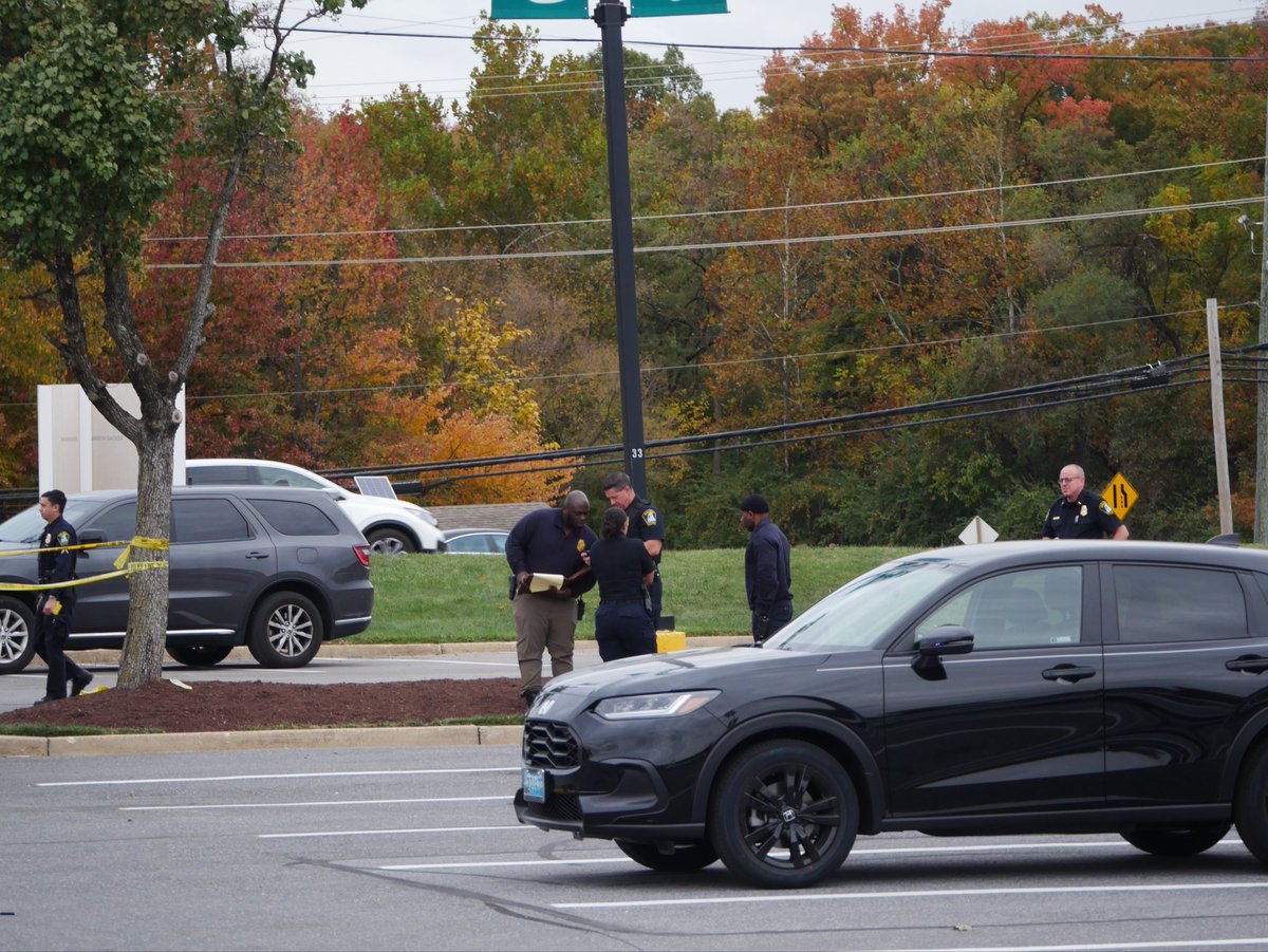 GREENBELT SHOOTING: Greenway Center Shopping Center, 7600 block of Greenbelt Road— 4pm-ish numerous shots were fired in the parking lot in front of the Safeway. No injuries reported as of now; shooter(s) is believed to be a juvenile. Greenbelt PD investigating…