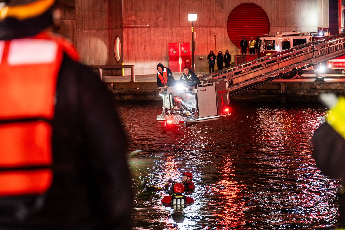 This evening, first responders from the Baltimore City Fire Department (BCFD) and Baltimore Police Department (BPD), and the Dive Team & Underwater Recovery Team responded to the 700 block of Eastern Avenue for a report of a vehicle in the harbor