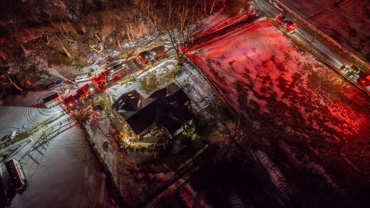 Brookeville, MD - Aerial of the scene of a reported house fire in the 23100 Blk of Howard Chapel Rd.