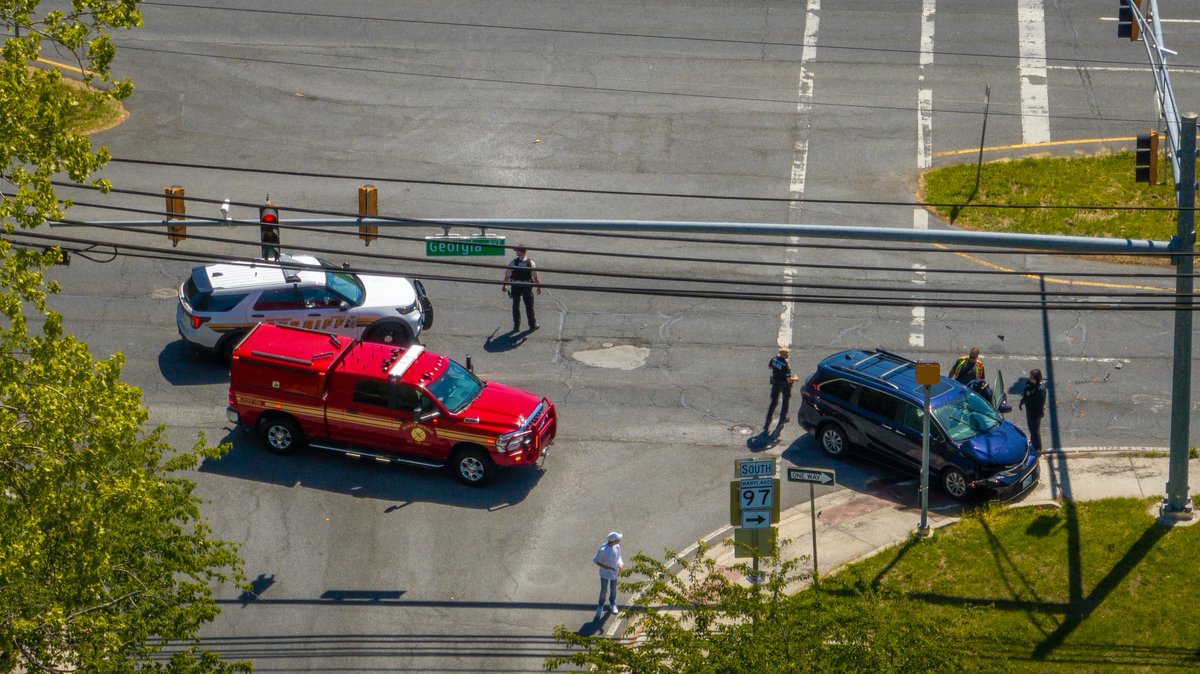 Olney, MD - Aerial of the scene of a reported crash at the intersection of SB Georgia Ave and King William Dr